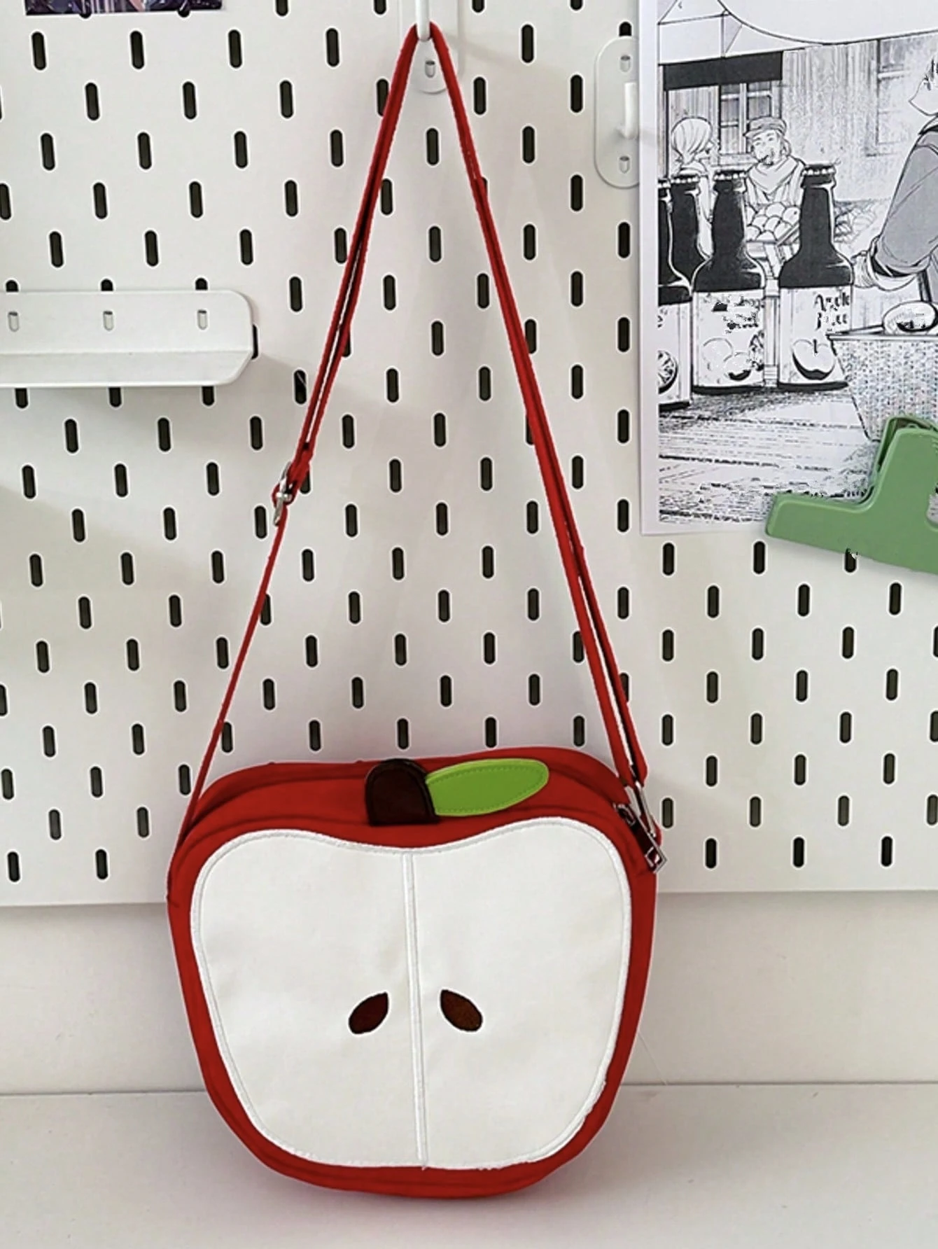 A women's casual nylon crossbody bag, shoulder bag, apple bag, durable and wear-resistant,For shopping, commuting, traveling